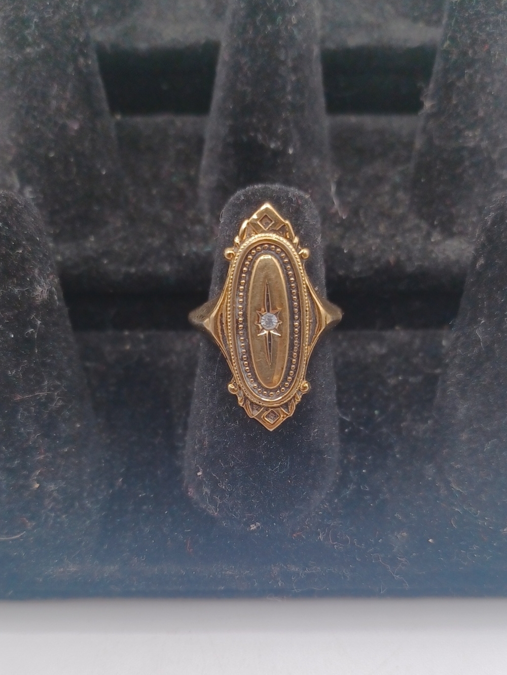 Avon Kensington Gold Tone Ring Sz 5.5 Vintage 1976